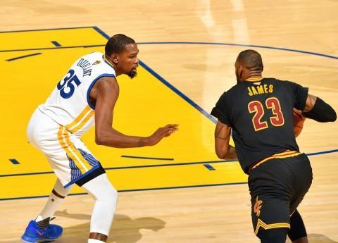 多特4-0十人黄潜，吉拉西双响，阿德耶米、斯文松建功，法比奥-席尔瓦失点（十人黄潜0-4不敌多特，吉拉西梅开二度，阿德耶米与斯文松破门，法比奥-席尔瓦点球失手）