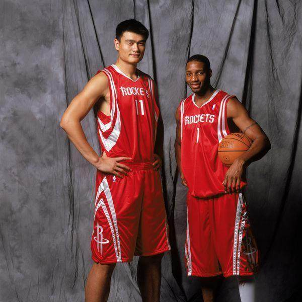 “这说不通”！世界杯抽签仪式上，特朗普提议给美式橄榄球改名（世界杯抽签现场，特朗普建议美式橄榄球更名：这不合理）