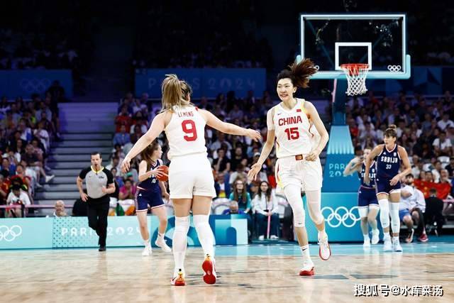 湖人浓眉哥篮下统治球队获胜（浓眉制霸内线，助湖人取胜）