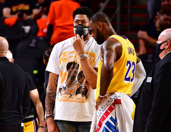 广东宏远标配！两新星完成入队仪式 球迷调侃厂家赶紧打钱（广东宏远惯例操作！两新星正式报到，球迷玩笑：厂家快打款）