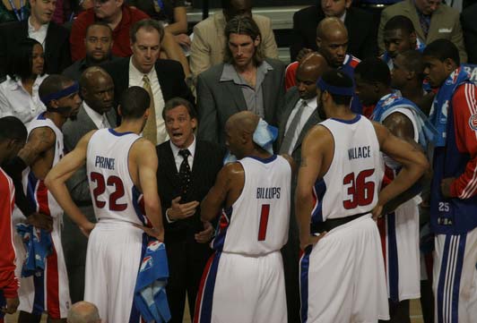 北控主场5分胜山东 新赛季首战开门红（北控主场5分险胜山东，新赛季揭幕战告捷）