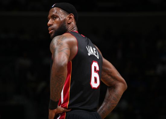 卡利亚里1-0十人罗马，加埃塔诺替补建功，切利克染红（卡利亚里1-0力克十人罗马：替补加埃塔诺破门，切利克染红）