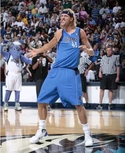 六台：皇马更衣室气氛紧张，阿隆索赛后没和队员有任何接触（六台：皇马更衣室剑拔弩张，阿隆索赛后未与球员交流）