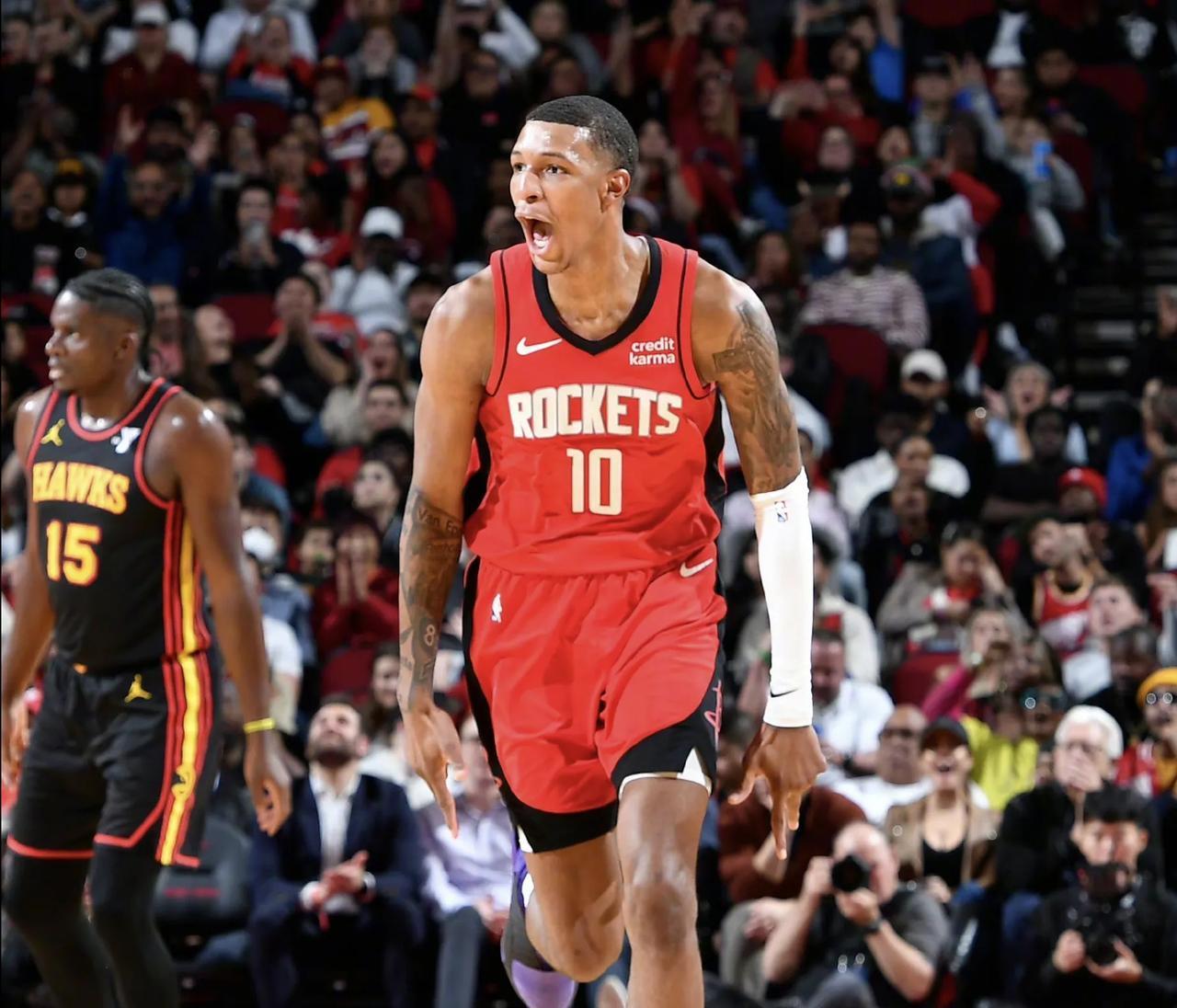 芬奇谈爱德华兹低迷：他一过半场就被包夹，必须研究如何应对（芬奇评爱德华兹状态不佳：过半场即遭夹击，需尽快拿出应对策略）